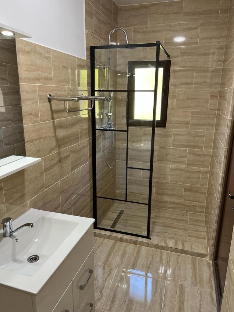 Camere De Inchiriat Cris&Dia 南埃福列 外观 照片